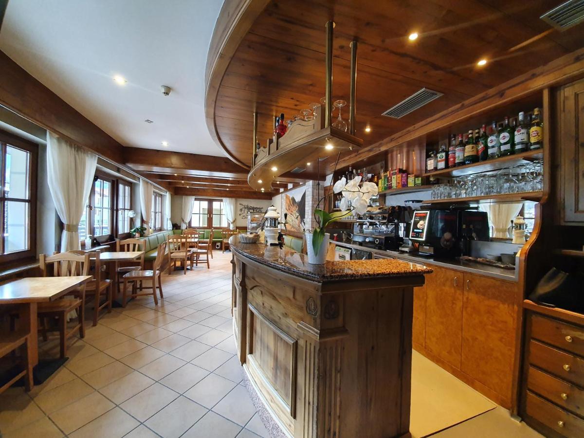 Hotel Pezzotti Pellizzano Ngoại thất bức ảnh
