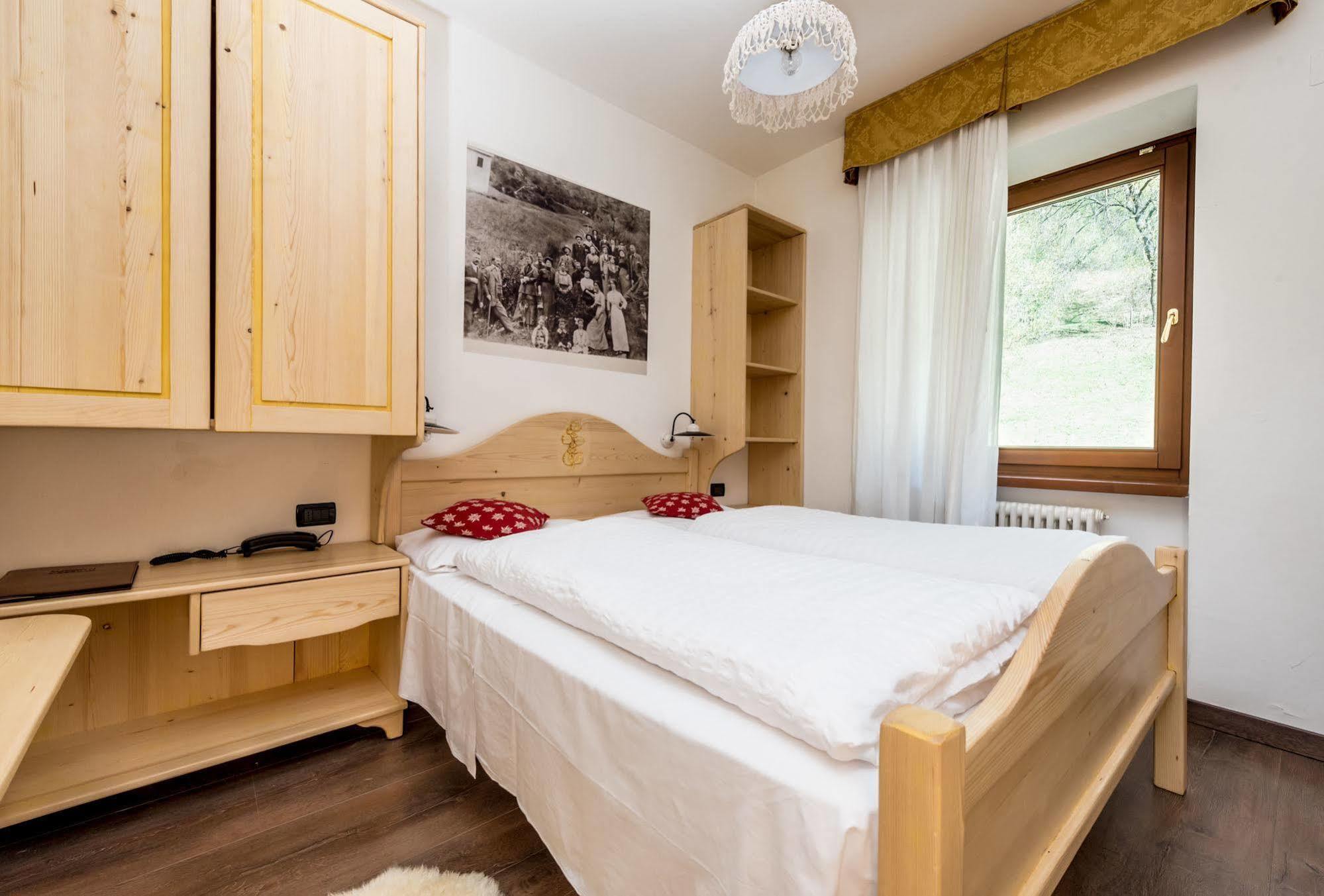 Hotel Pezzotti Pellizzano Ngoại thất bức ảnh