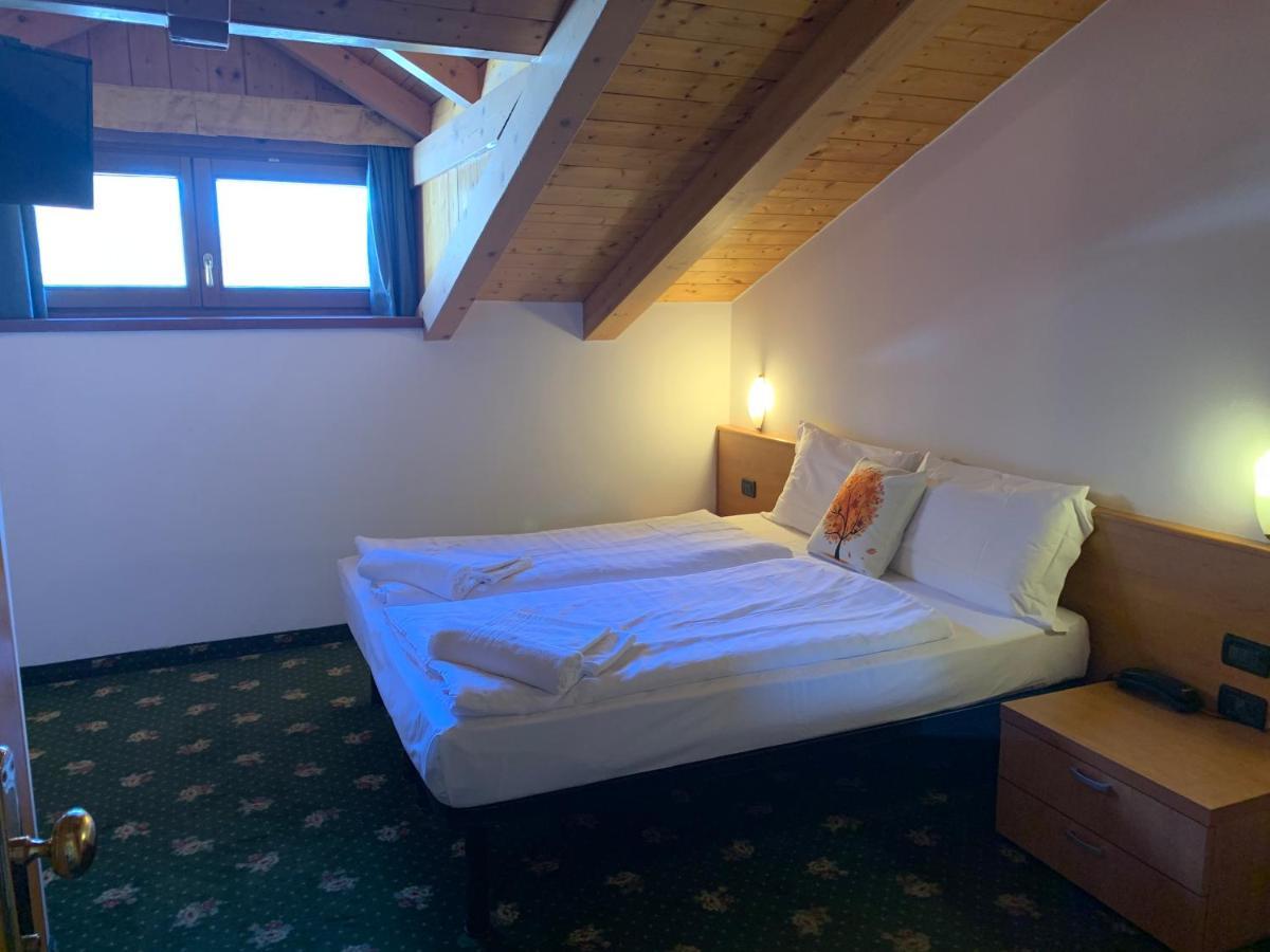 Hotel Pezzotti Pellizzano Ngoại thất bức ảnh