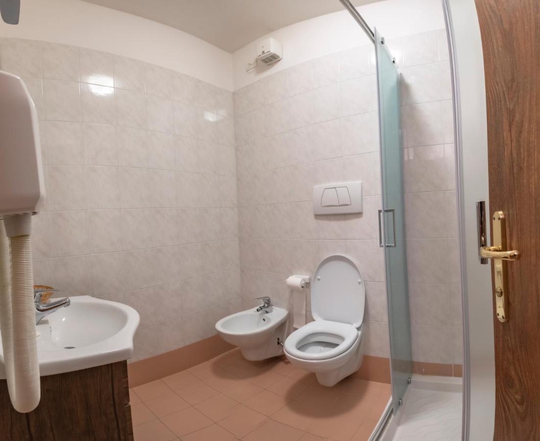 Hotel Pezzotti Pellizzano Ngoại thất bức ảnh